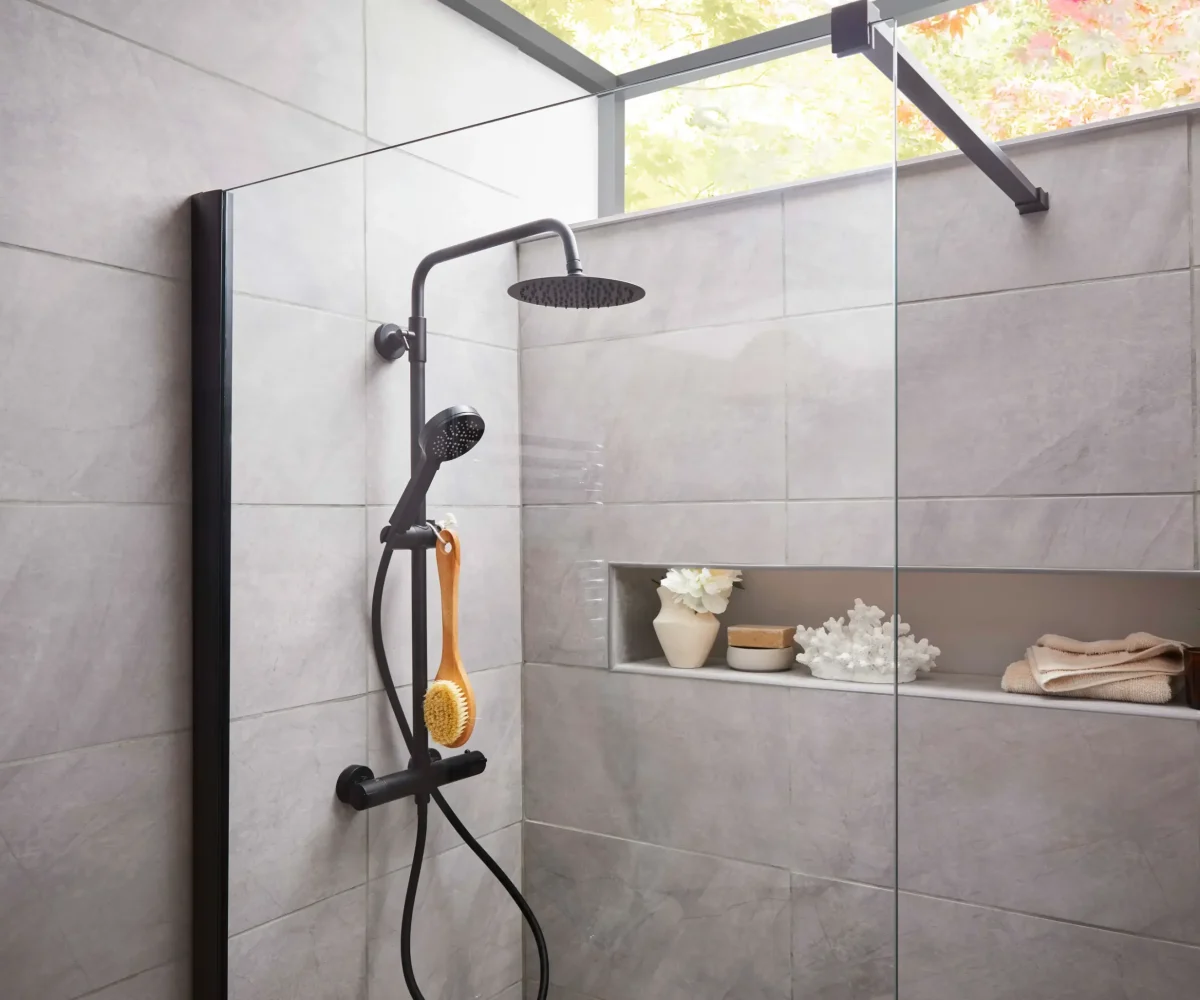 BLACK WETROOM HERO 2
